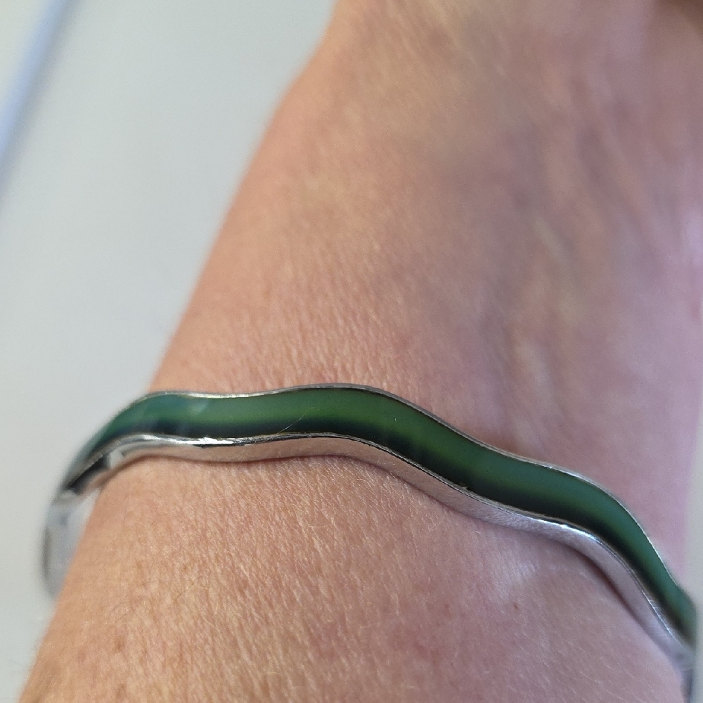 Vintage Color Changing and Silver Wavy Bangle
